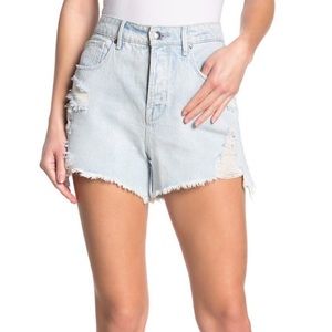 GOOD AMERICAN Light Wash Distressed Raw Hem Jean Denim Shorts Size 6